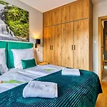 Z Basenem I Saunami Stone Hill Ii Vip Centrum By Royal Aparts شقة