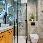 Z Basenem I Saunami Stone Hill Ii Vip Centrum By Royal Aparts شكلارسكا بوريبا