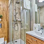 Z Basenem I Saunami Stone Hill Ii Vip Centrum By Royal Aparts * شكلارسكا بوريبا