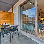 Z Basenem I Saunami Stone Hill Ii Vip Centrum By Royal Aparts شقة *