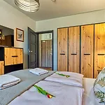 Апартаменты Z Basenem I Saunami Stone Hill Ii Vip Centrum By Royal Aparts