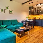 Z Basenem I Saunami Stone Hill Ii Vip Centrum By Royal Aparts * Шклярска-Поремба