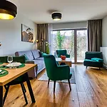 Z Basenem I Saunami Stone Hill Ii Vip Centrum By Royal Aparts Апартаменты *