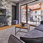 Z Basenem I Saunami Stone Hill Ii Vip Centrum By Royal Aparts Daire Szklarska Poreba