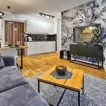 Z Basenem I Saunami Stone Hill Ii Vip Centrum By Royal Aparts Daire Szklarska Poreba