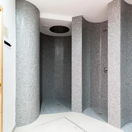 Z Basenem I Saunami Stone Hill Ii Vip Centrum By Royal Aparts Apartment