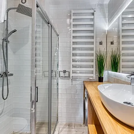 Z Basenem I Saunami Stone Hill Ii Vip Centrum By Royal Aparts *